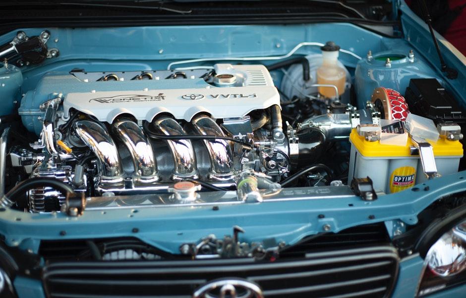 car engine and battery.How to judge the condition of car battery