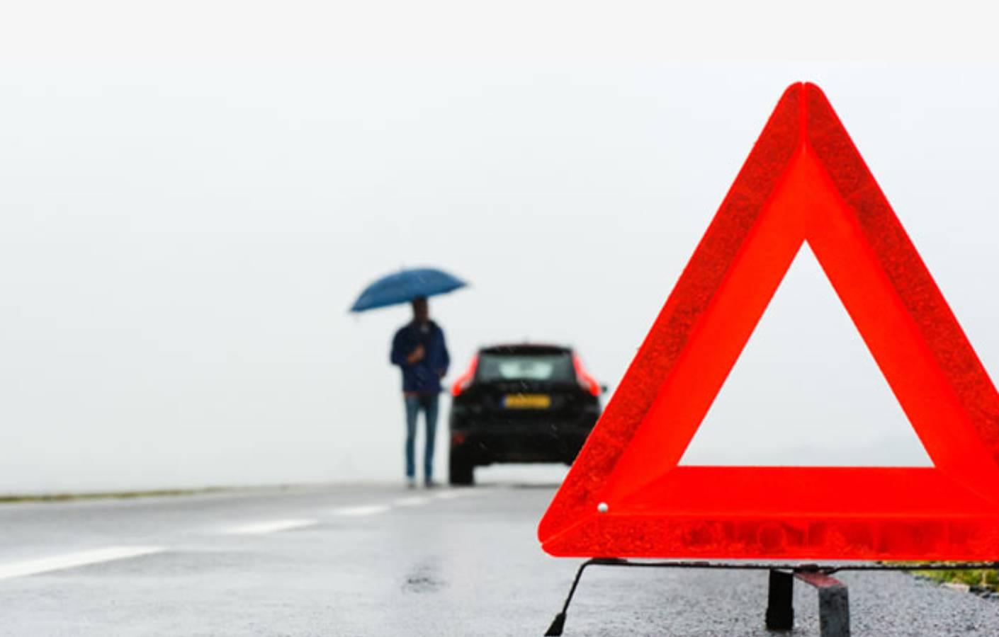 What does a car emergency kit contain - Lokithorshop