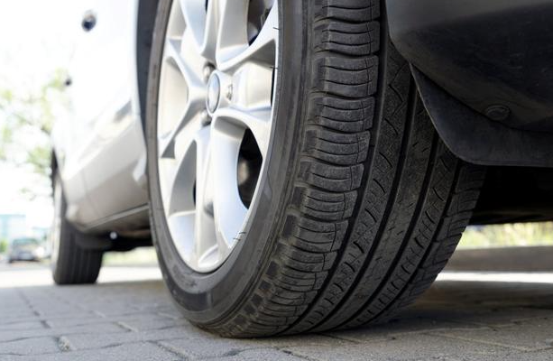 What Should I Do if the Air Pressure of the Car Tire is Insufficient?