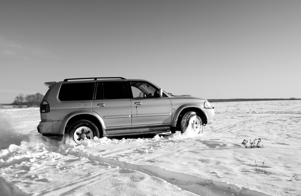 How to Slow Down and Stop a Car on Icy Road?